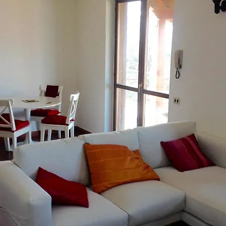 דירה Lakeview Retreat